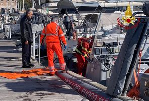 Cagliari, in due cadono in mare dal molo di Ponente: un 45enne in ipotermia in codice rosso