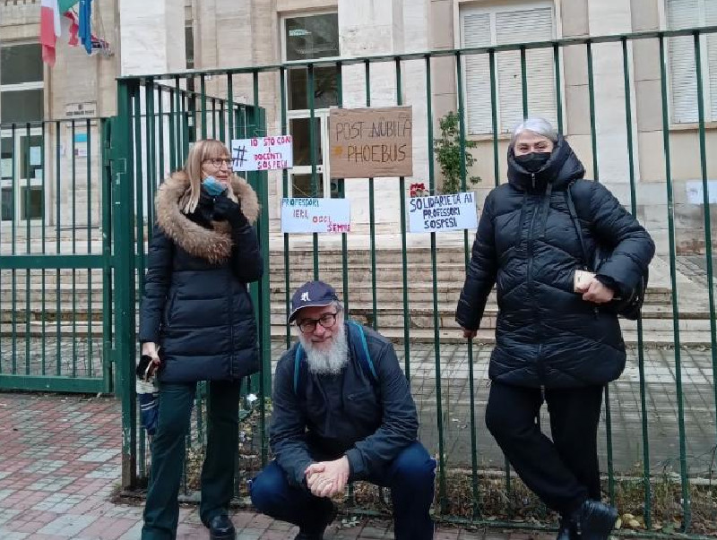 Cagliari, la solidarietà di un gruppo di studenti del Dettori: “Vicini ai nostri prof non vaccinati e sospesi”