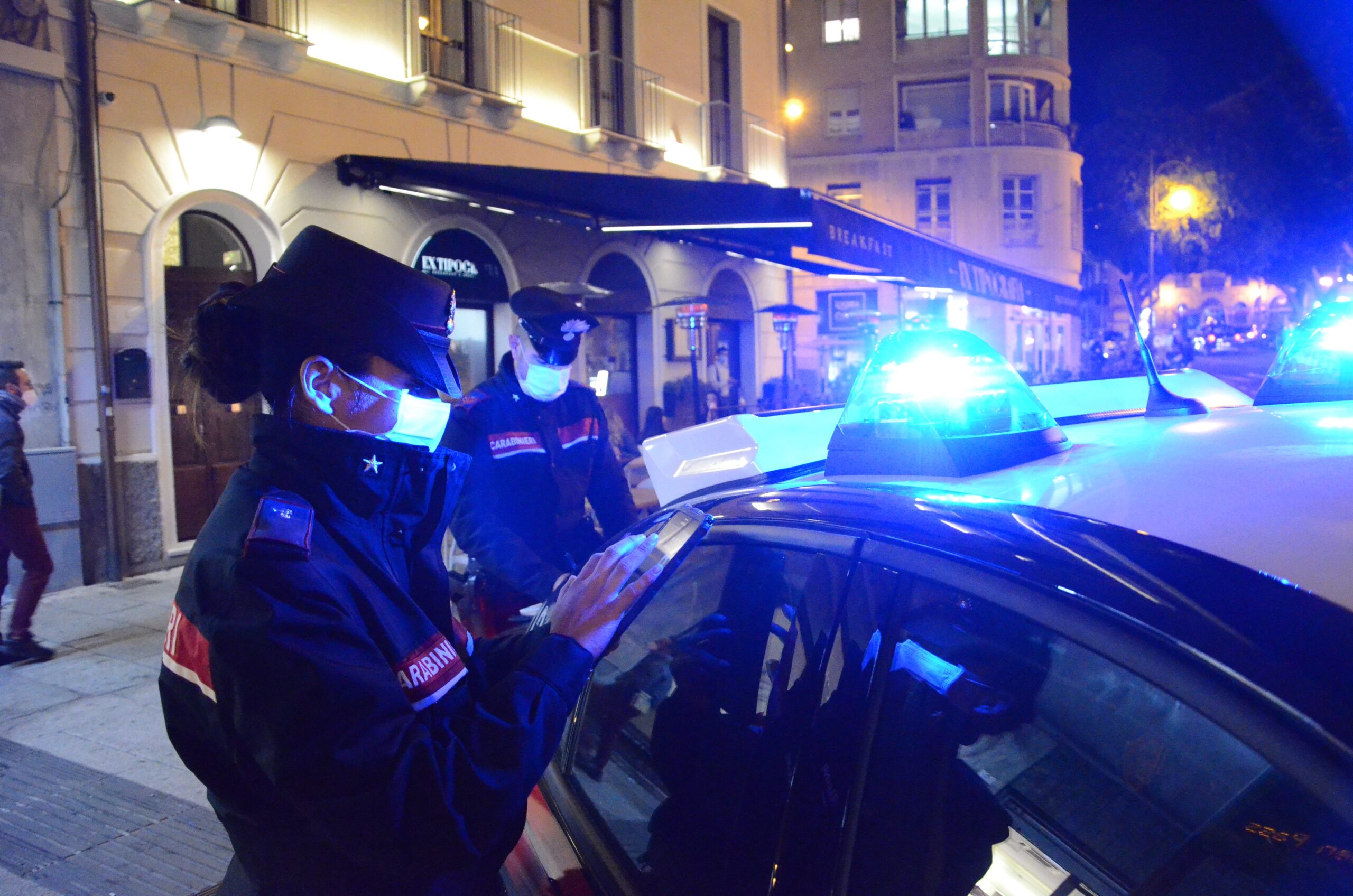 Non indossa la mascherina e blocca la corsa del bus: giovane tunisino denunciato a Cagliari