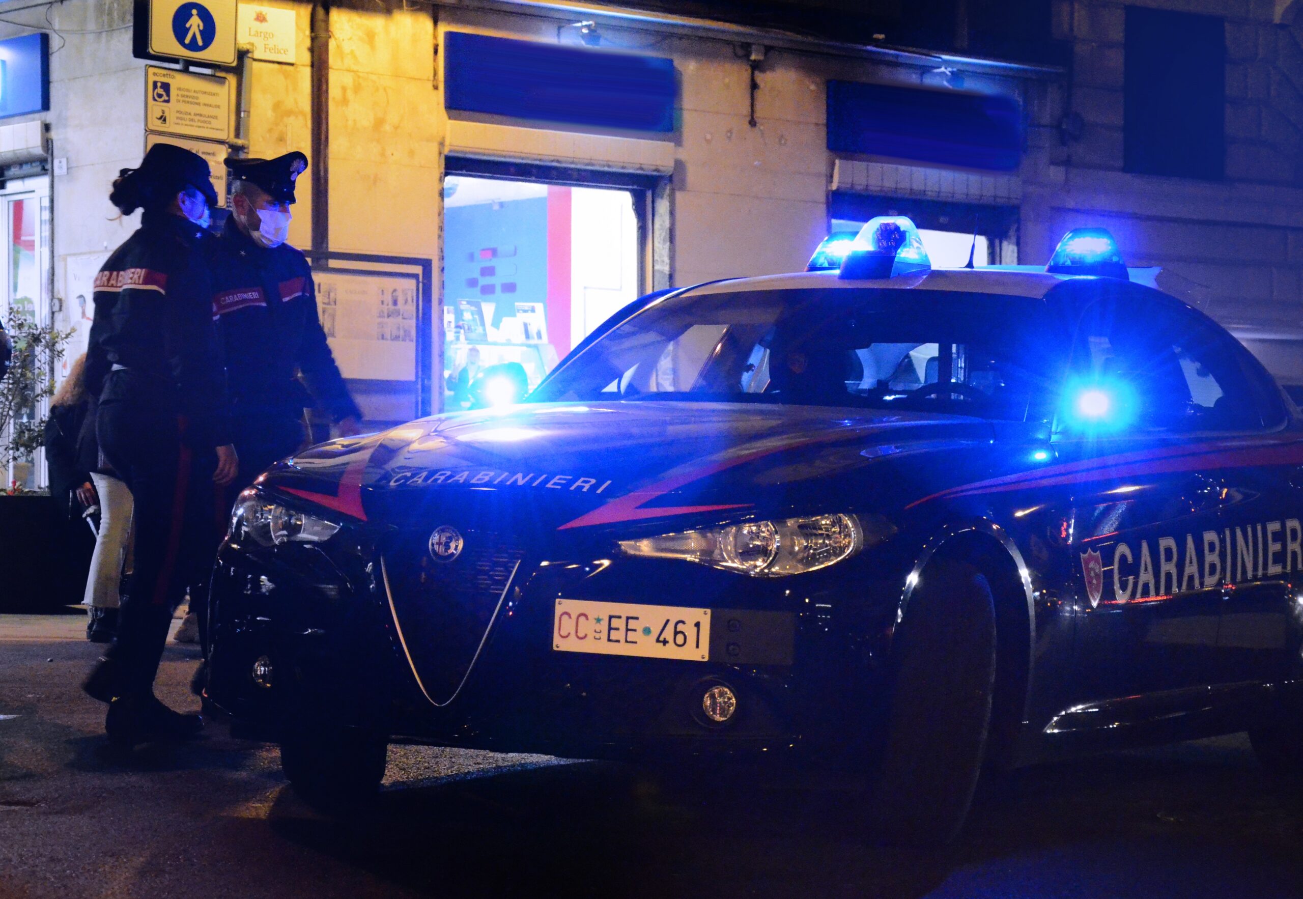 Quartu, in giro di notte con una mazza da baseball e una scacciacani: denunciato