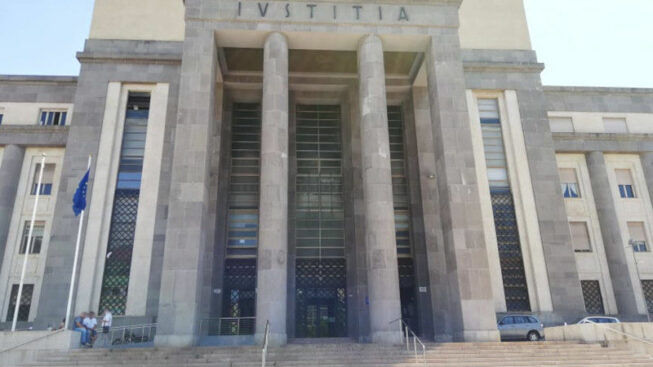 Cagliari, niente vaccino: sospesi 5 magistrati over 50