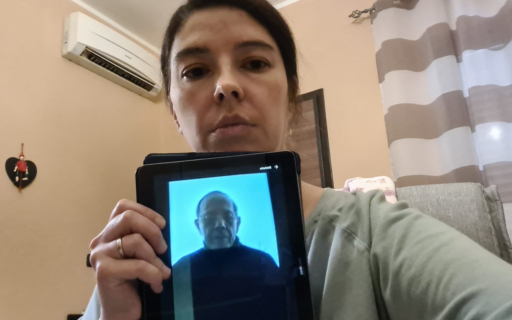 Selargius, l’sos: “Mio papà malato e col Covid ricoverato in Romania, la moglie si rifiuta di darmi notizie”