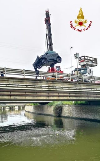 Viale Marconi, la Smart finisce nel canale di Terramaini: altro grave incidente nella strada delle polemiche