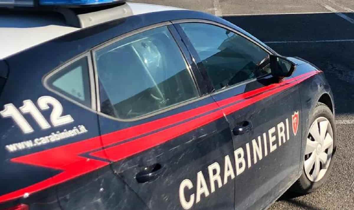 Brutale omicidio a Ghilarza, pensionato trovato morto in casa in un lago di sangue