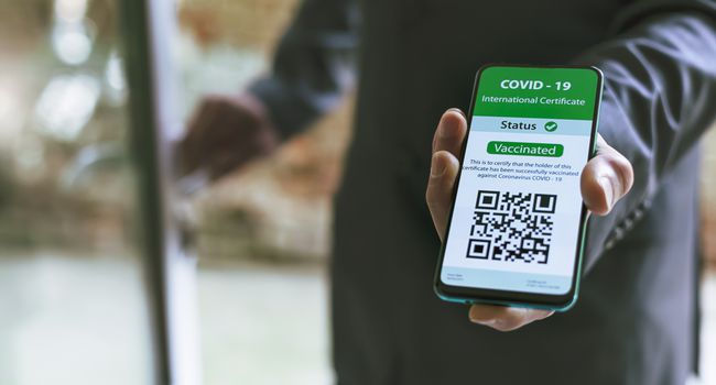 Green pass illimitato, no dad ai vaccinati e quarantene ridotte: nuove regole in arrivo