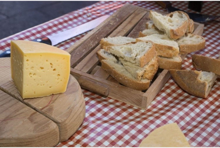 Quartu, boom di richieste per comprare pane e formaggio: soldi sicuri per 333 bisognosi