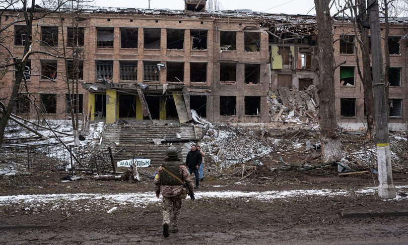 Ucraina, i paracadutisti russi entrano a Kharkiv. Il Cremlino: “Kiev non cerca una soluzione”