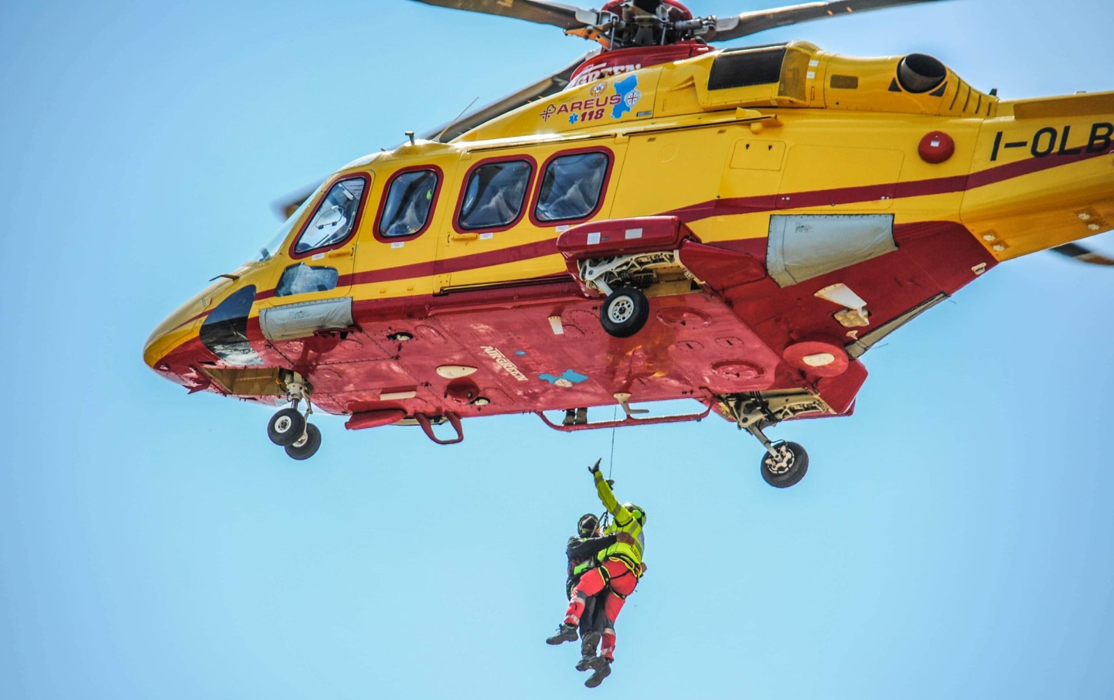Cade durante un’escursione a Baunei, donna salvata da 10 soccorritori e dall’elisoccorso