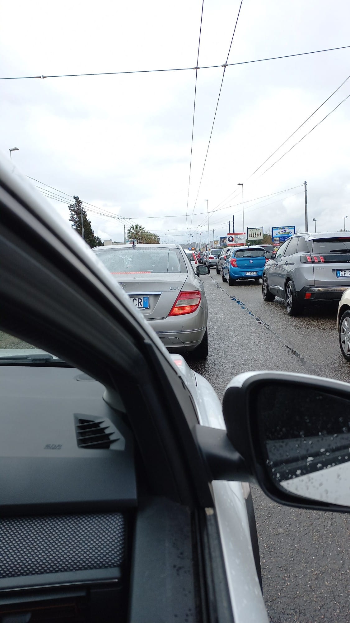 Viale Marconi, incredibile ingorgo di domenica mattina: “Un’ora per arrivare da Quartu a Cagliari”