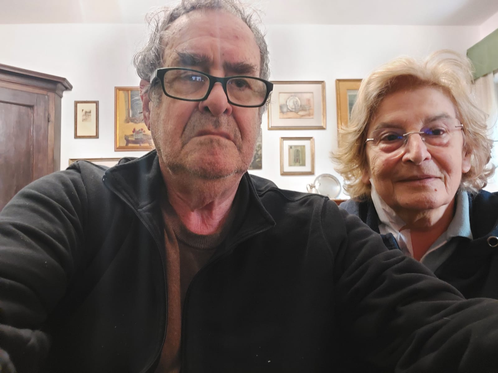 Cagliari, “positivi dopo il ricovero all’ospedale per un intervento delicato: nessun medico ci aiuta”