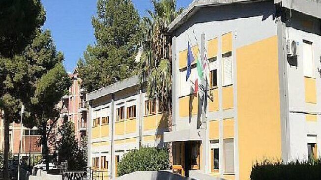 Cagliari, Truzzu chiude la scuola primaria di via Stoccolma e i genitori protestano: “Trovate altre aule”