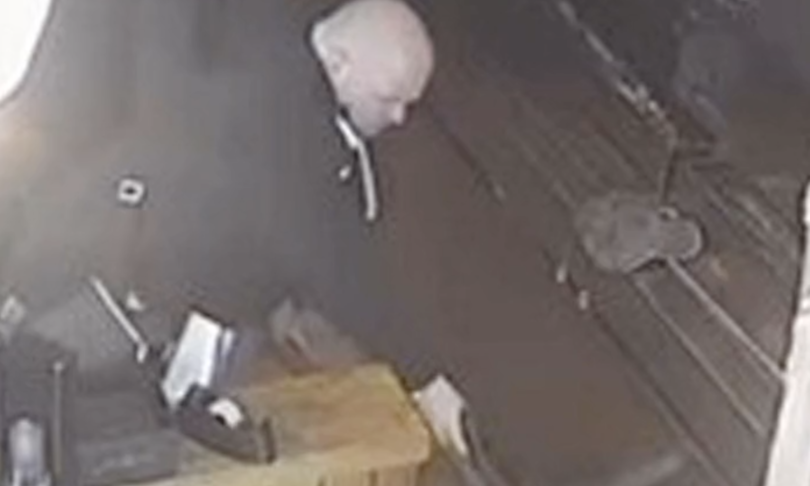 Il piatto ordinato tarda troppo: cliente spara al cuoco con la pistola