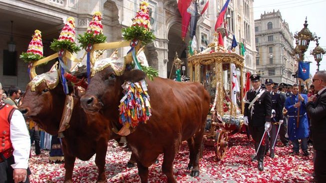 Cagliari, la scorta eccezionale per Sant’Efisio: il martire a Nora coi “Cavalleggeri di Sardegna”