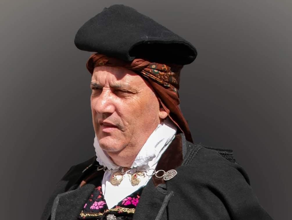 Choc a Settimo San Pietro, è morto Fabrizio Ligas: addio al creatore del museo dei costumi storici