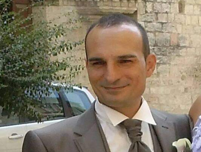 Sbanda con la moto, l’impatto con la strada è tremendo: addio a Nicola Carrus