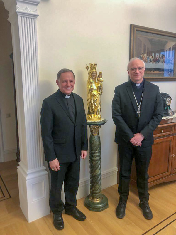 L’arcivescovo di Cagliari Giuseppe Baturi in visita in Ucraina