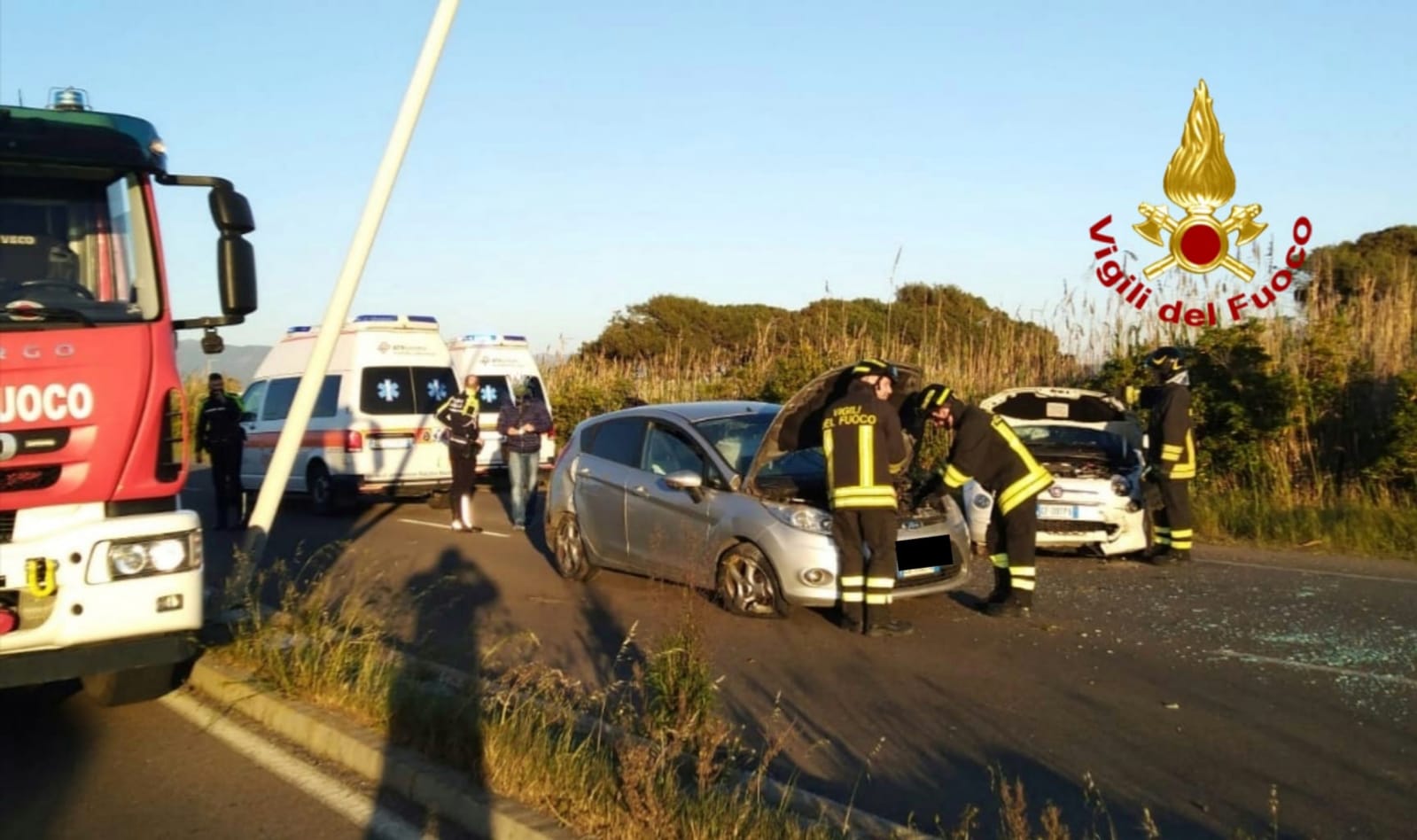 Cagliari, schianto frontale sul lungomare Poetto: due feriti all’ospedale, uno in codice rosso