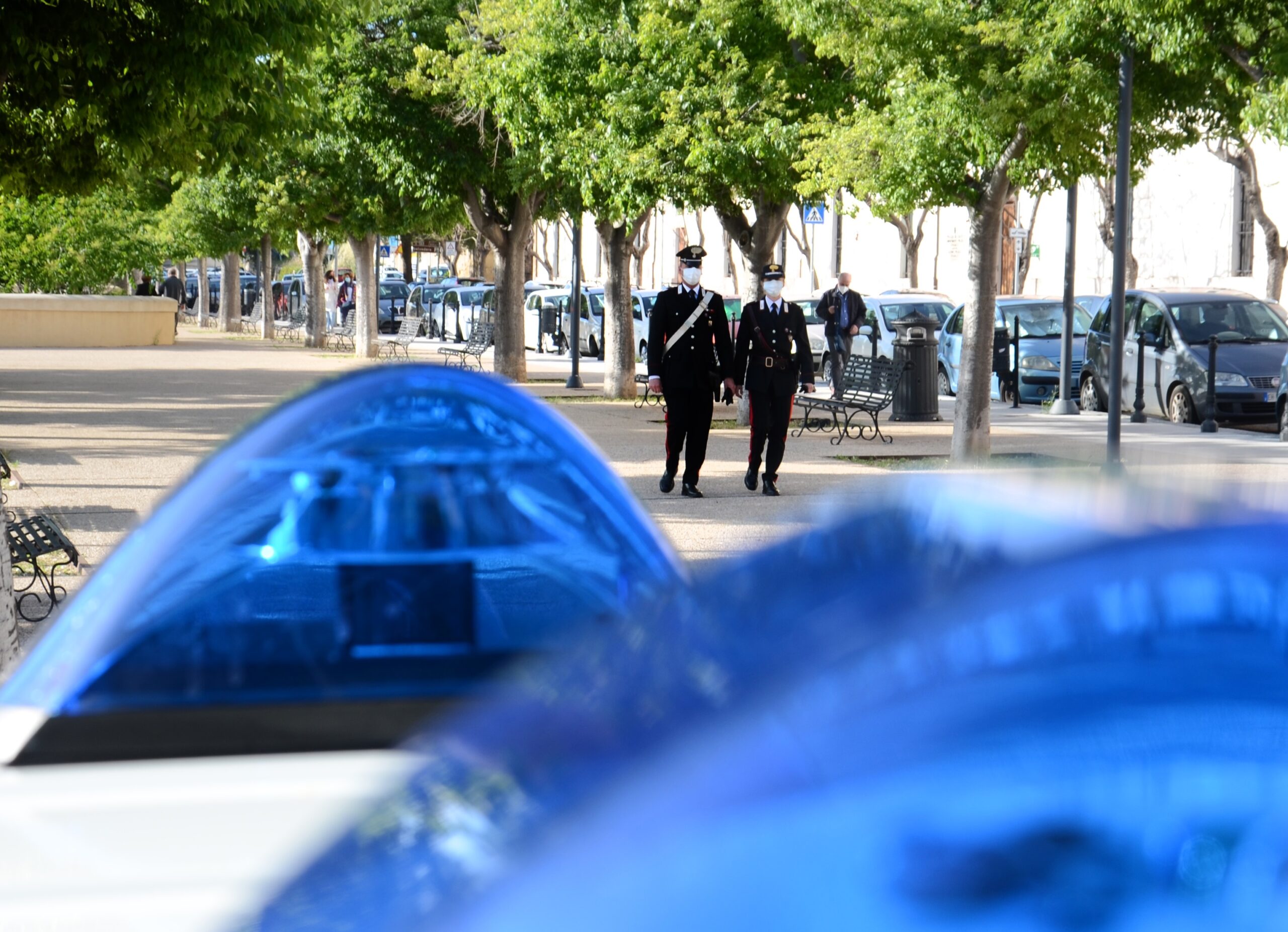 Ruba 5 pantaloni e 2 magliette al centro commerciale: pregiudicata cagliaritana ai domiciliari