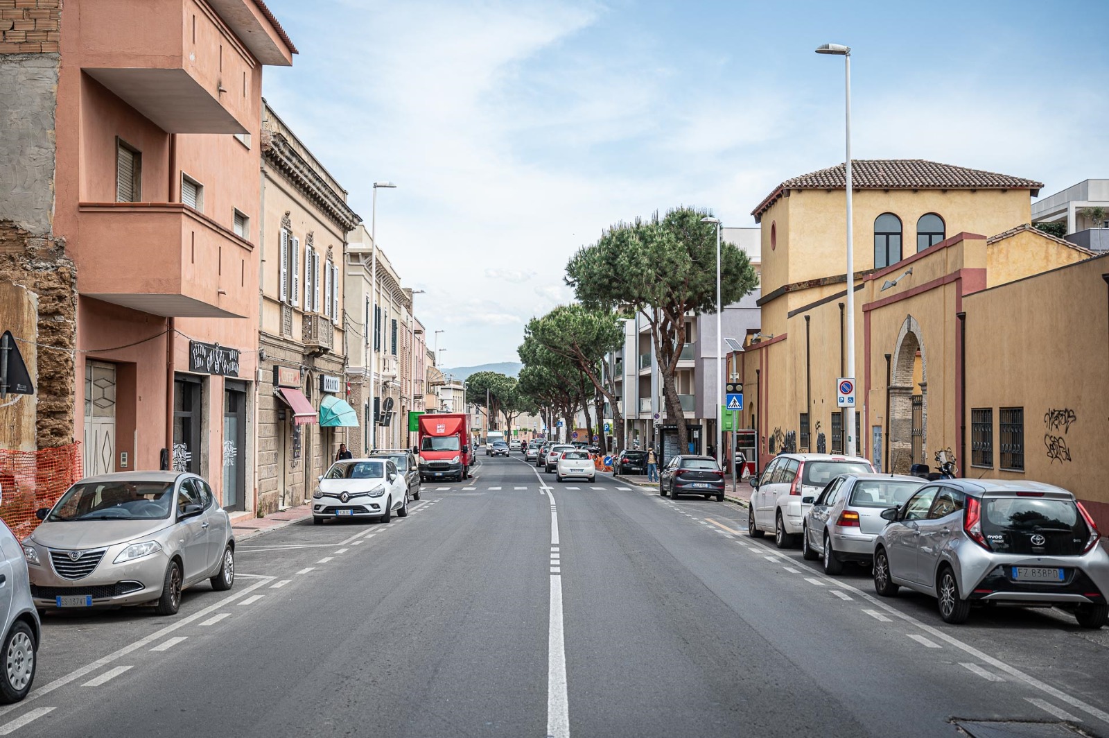 Cagliari, giù gli alberi troncati dalla tempesta in via Italia: 20 nuovi pini in arrivo a Pirri
