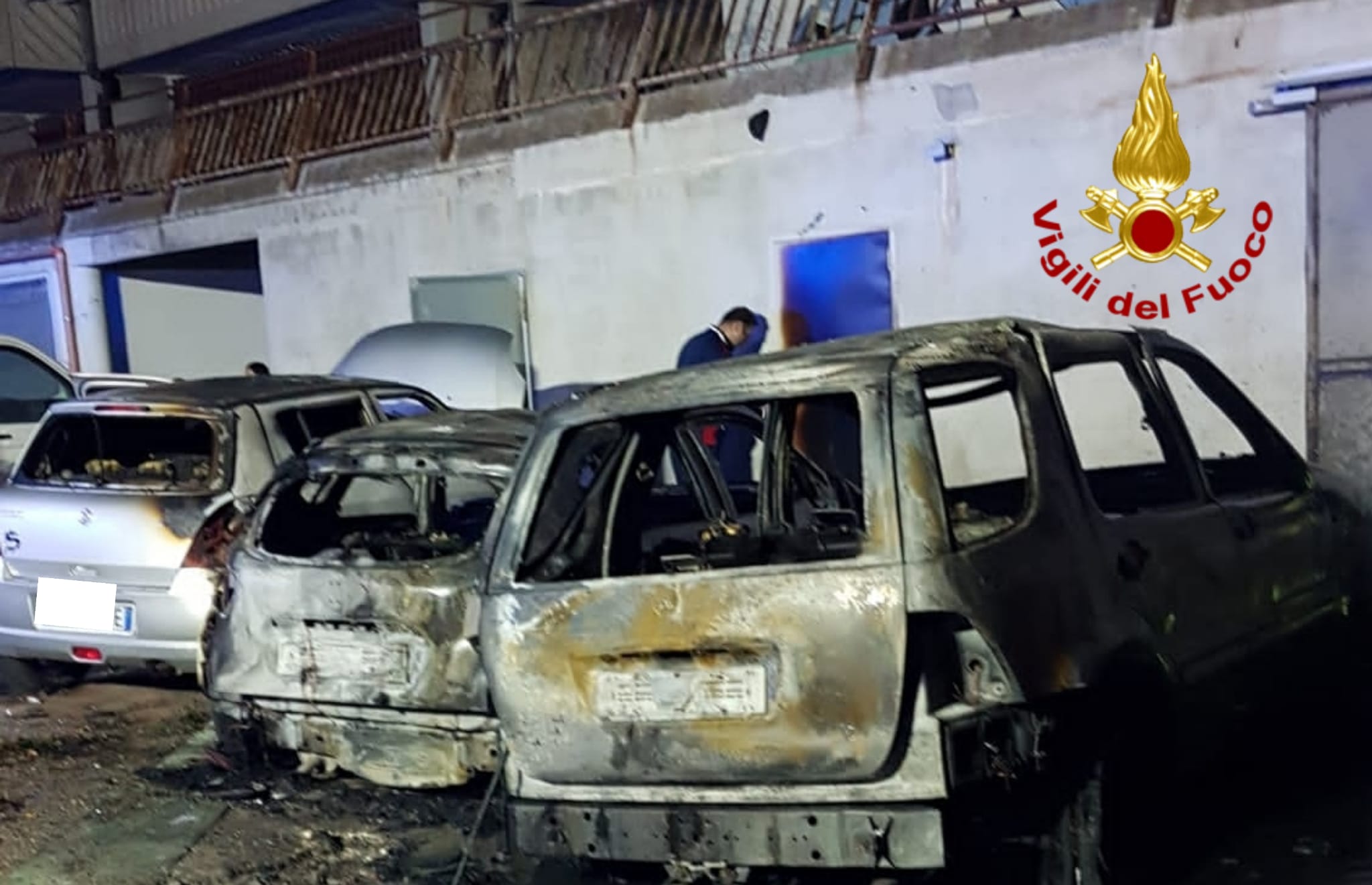 Cagliari, 3 auto in fiamme a Sant’Elia: intervento dei vigili del fuoco