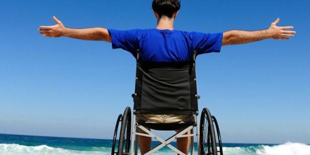 Cagliari, accordo tra Esercito e Comune: stabilimento militare gratis al Poetto per disabili gravi e gravissimi