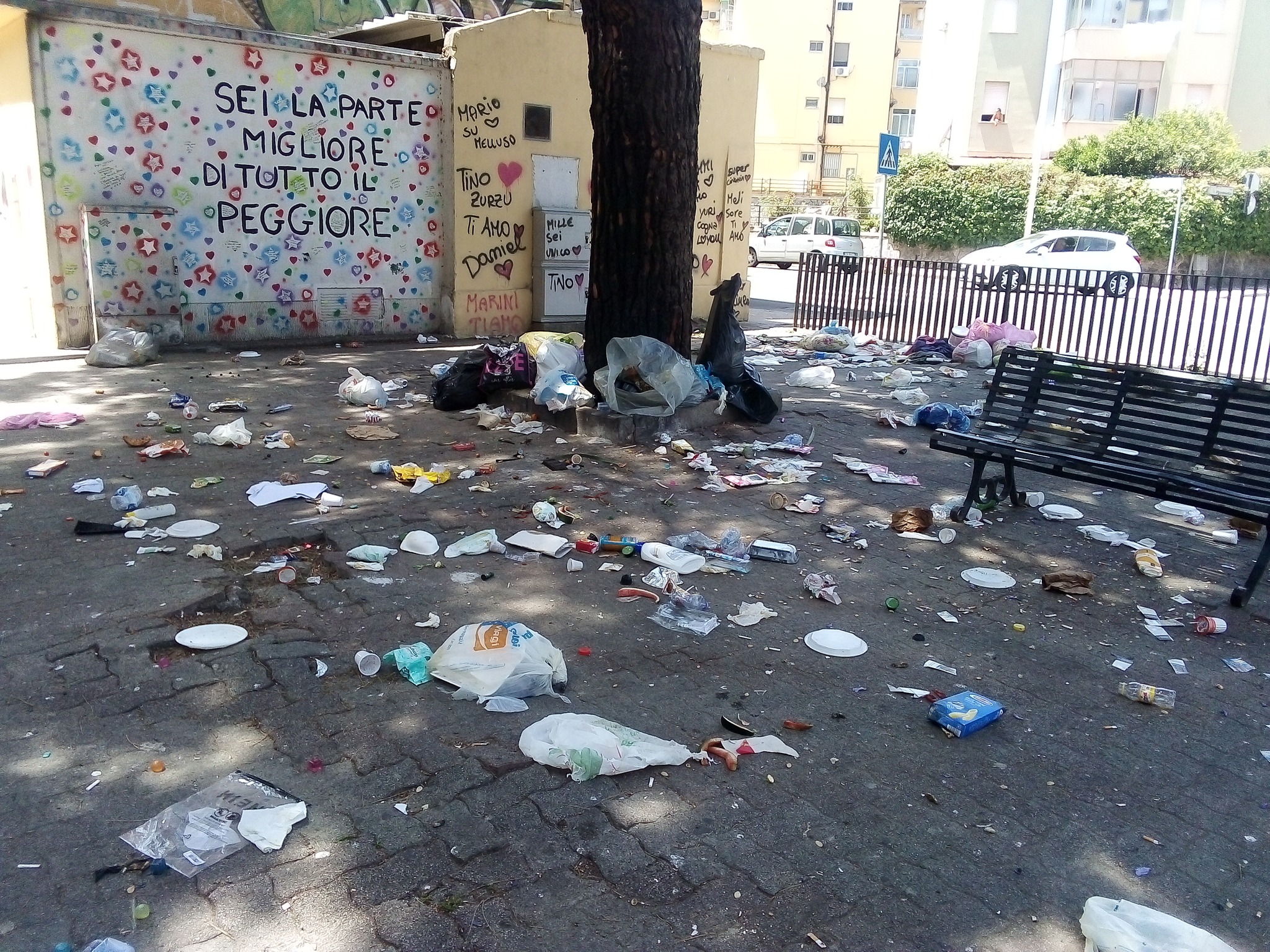 “Caos rifiuti a Cagliari: la città è sporca, ma la Tari aumenta per bar e ristoranti”
