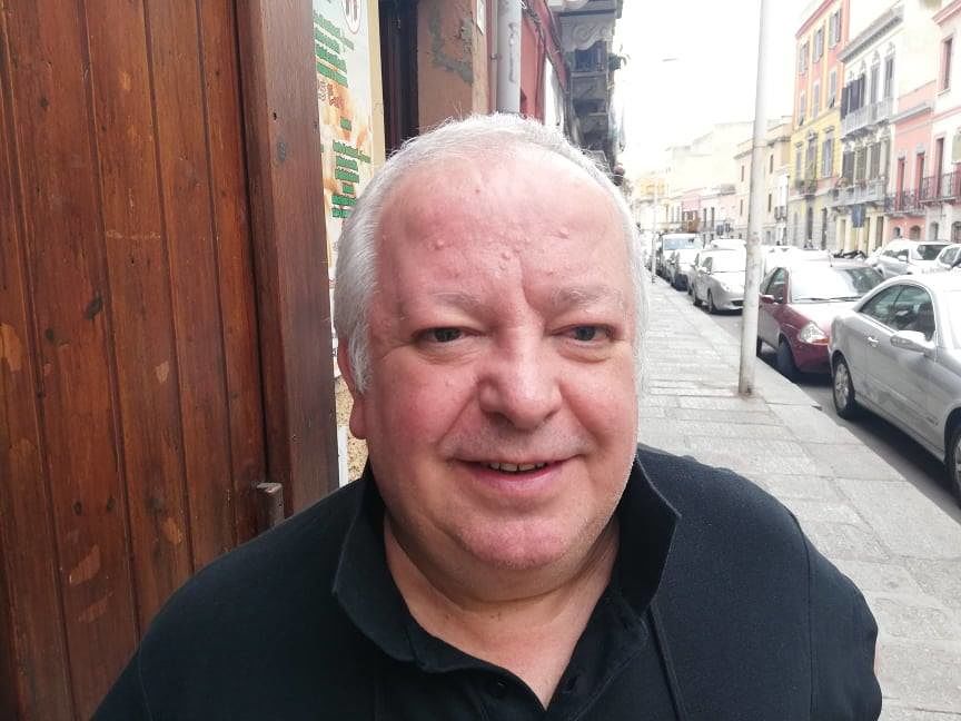 Cagliari, stop al funerale di Antonello Spissu: dopo la denuncia della moglie intervengono i carabinieri