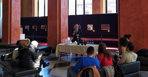 Arte e vino nei beni culturali a Cagliari: mostre e degustazioni alla Passeggiata Coperta