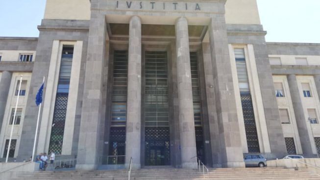 Gli revocano i domiciliari e torna a casa a Quartu, vicini spaventati: “Sta minacciando tutti e si spoglia”