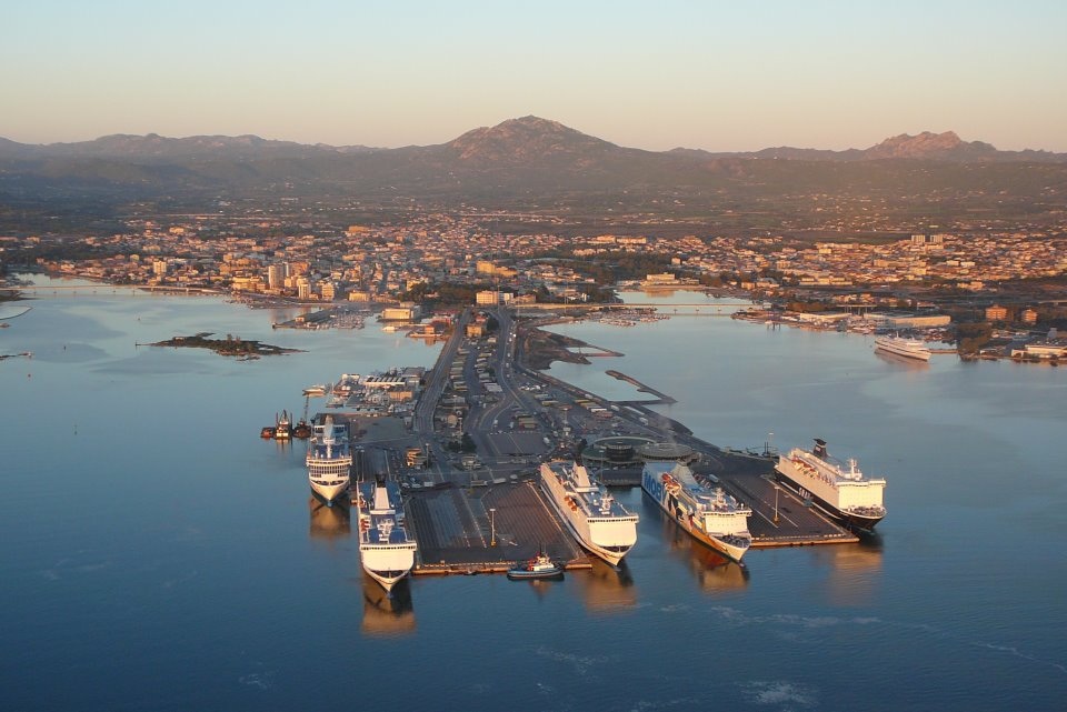 Olbia, sventato un nuovo tentativo di imbarco clandestino: fermati due nord africani