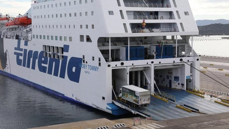 Sardegna, prezzi choc per le navi in estate: “Così cacciamo i turisti e diventiamo sempre più poveri”