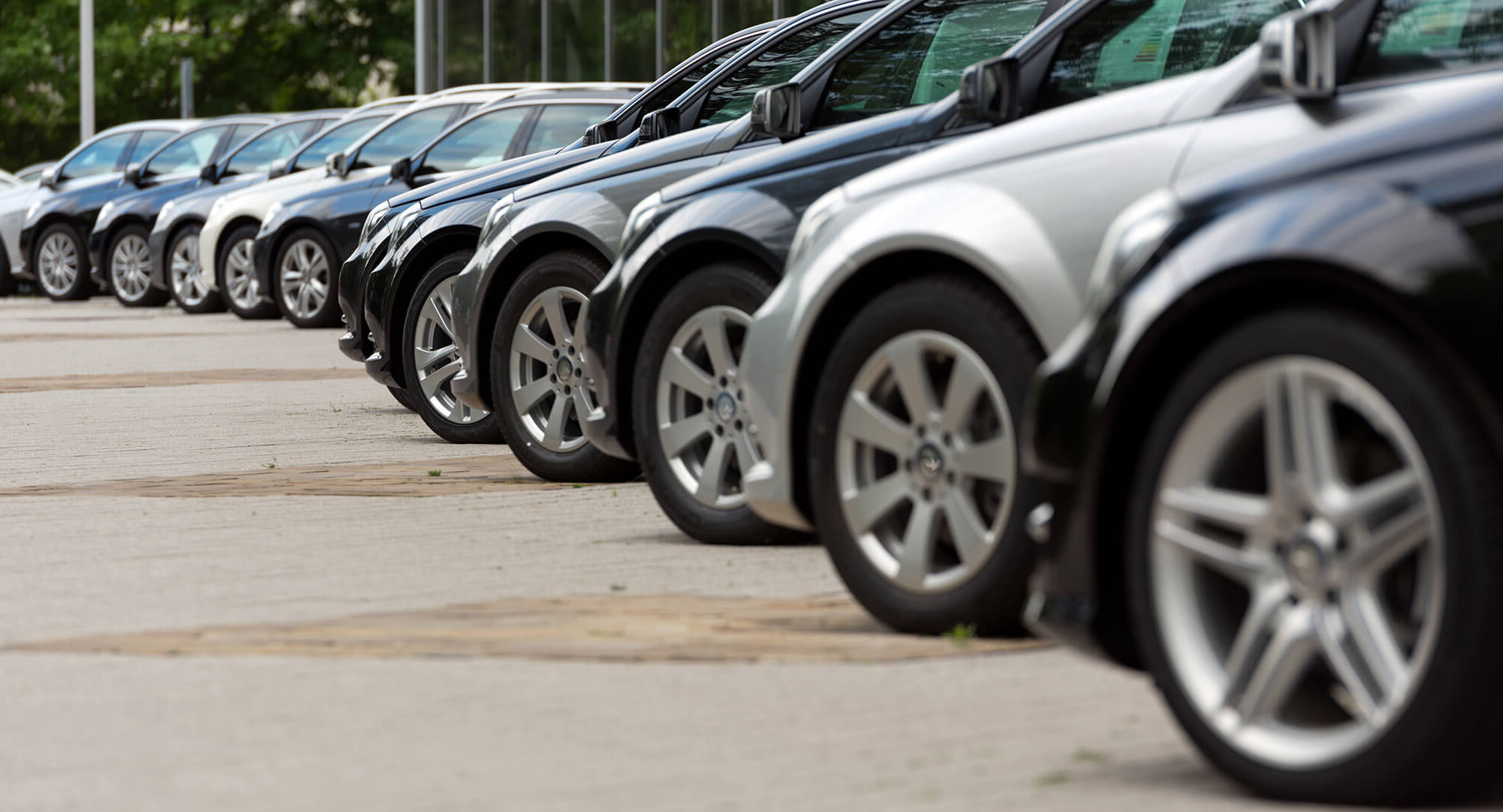 Mille euro a settimana, in Sardegna auto a noleggio a prezzi choc