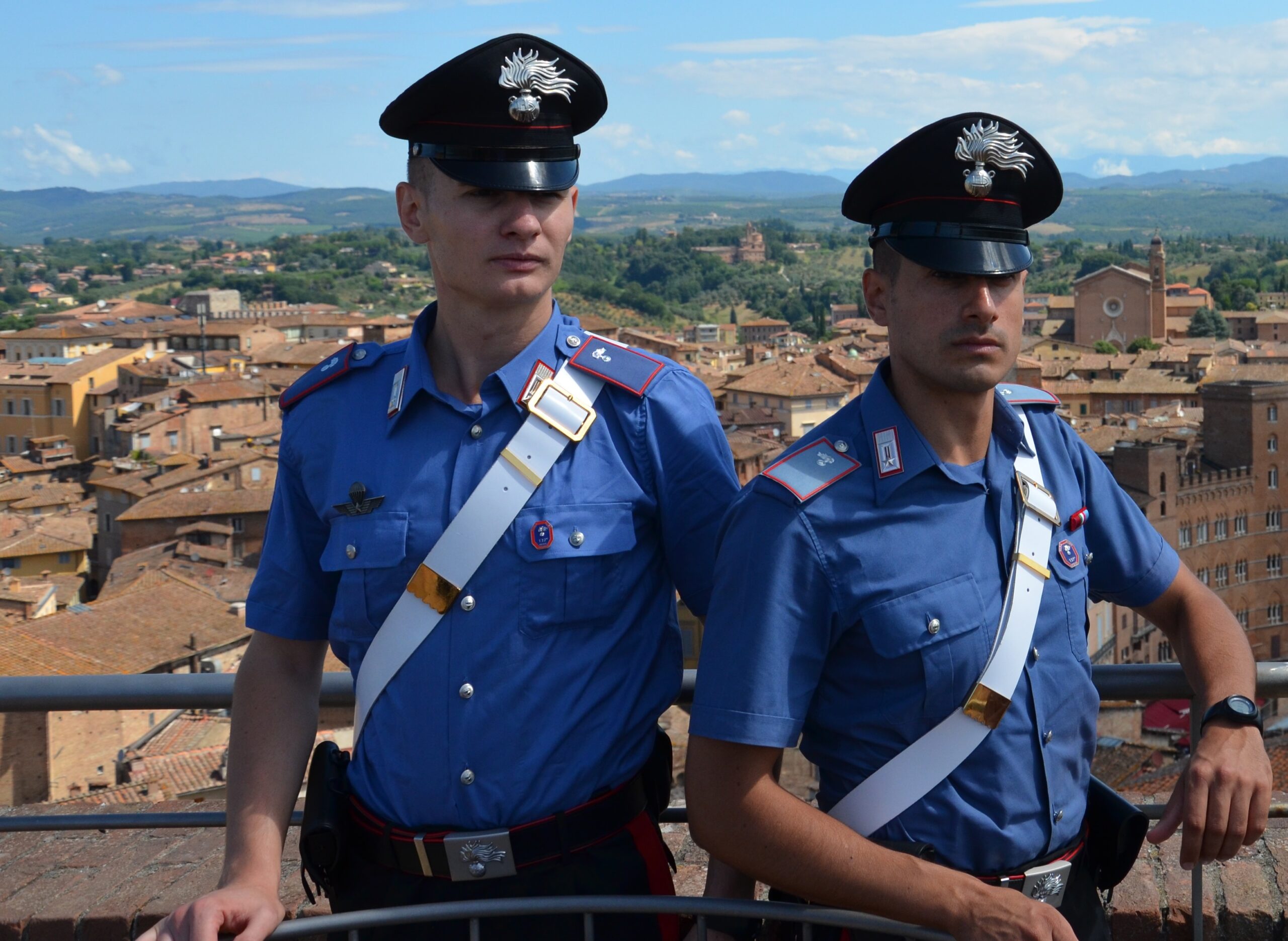 Ruba un cellulare a Villacidro, casalinga denunciata dai carabinieri