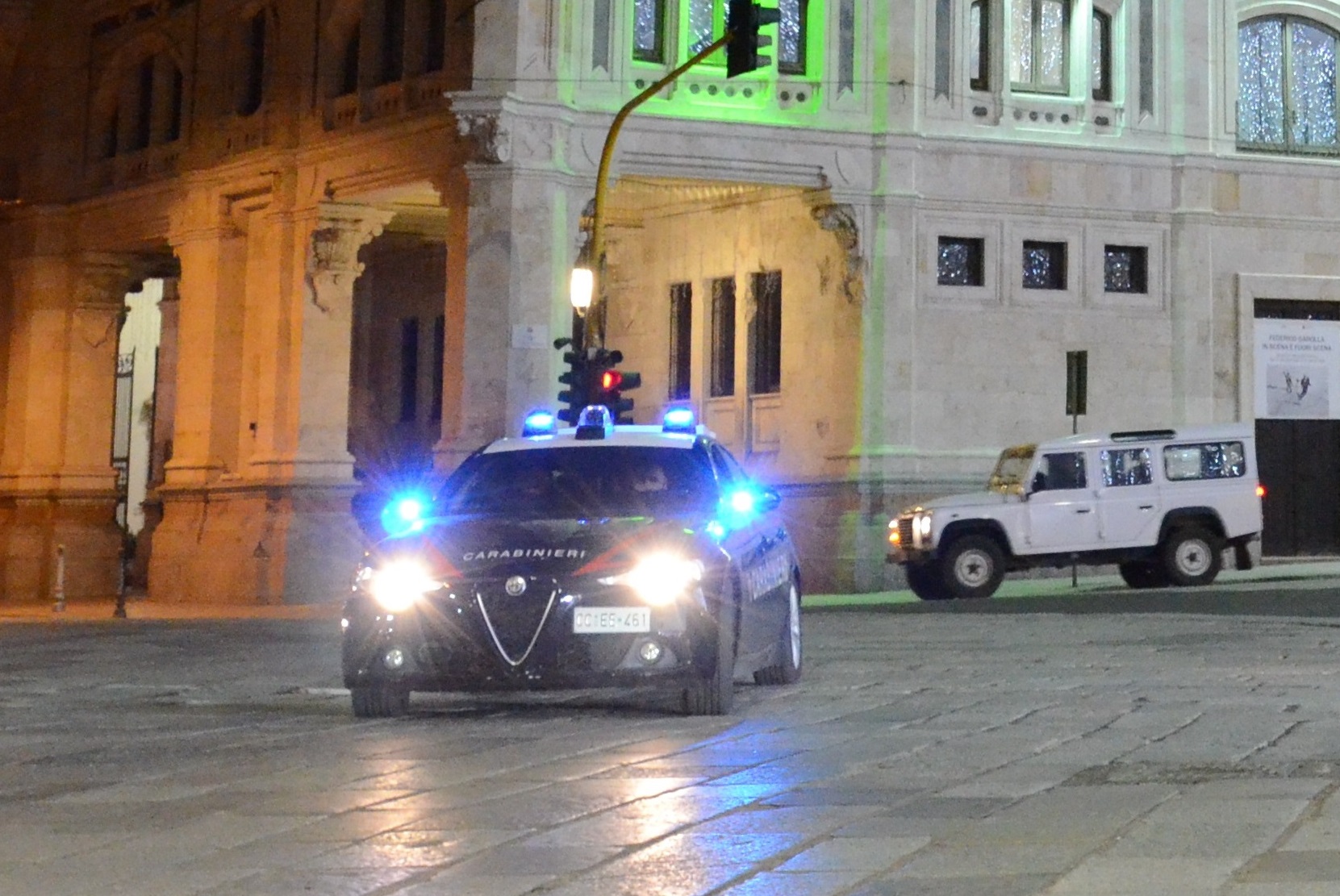 Cagliari, fuga rocambolesca in sella a uno scooter rubato: in arresto due giovani di Assemini