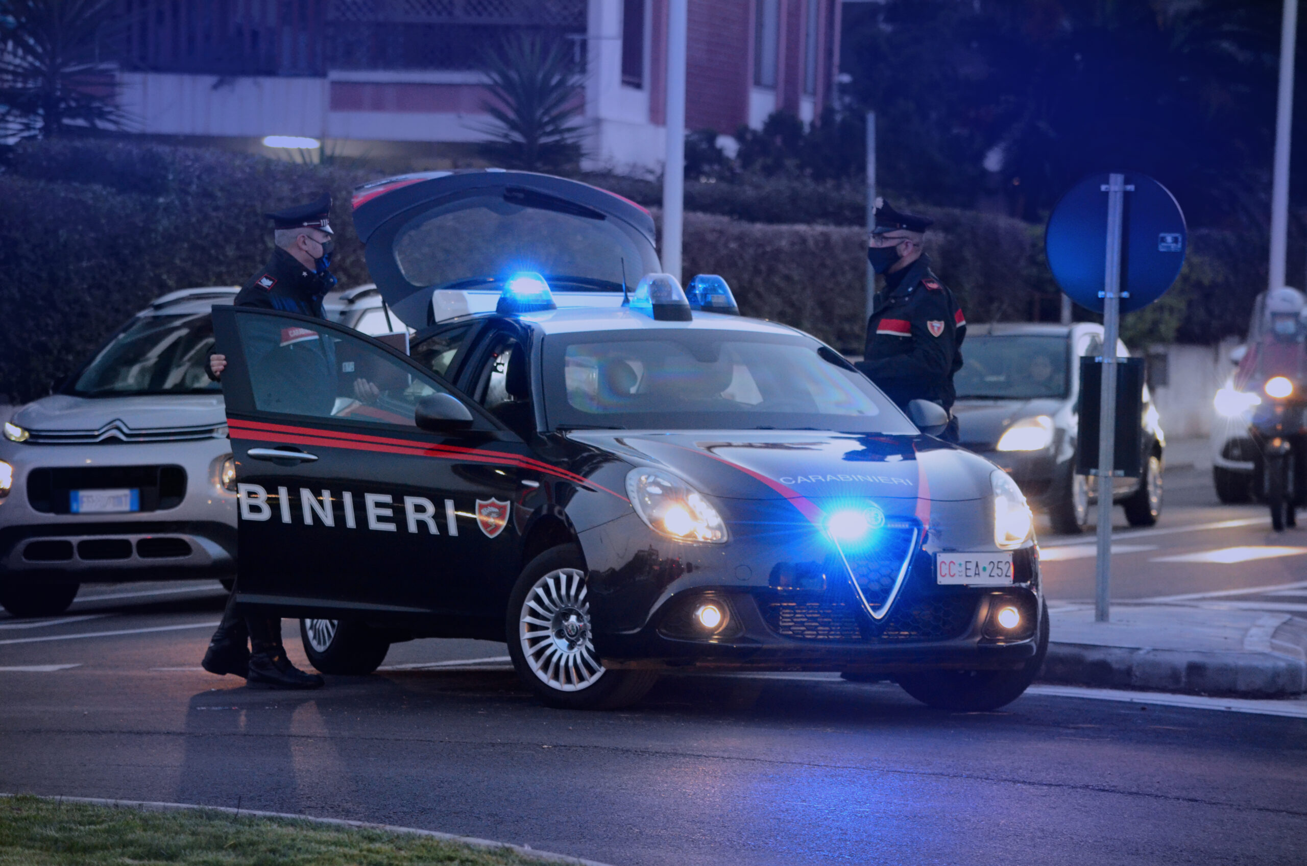 Cagliari, investe una giovane sulle strisce in via Roma e scappa: pakistano denunciato per omissione di soccorso