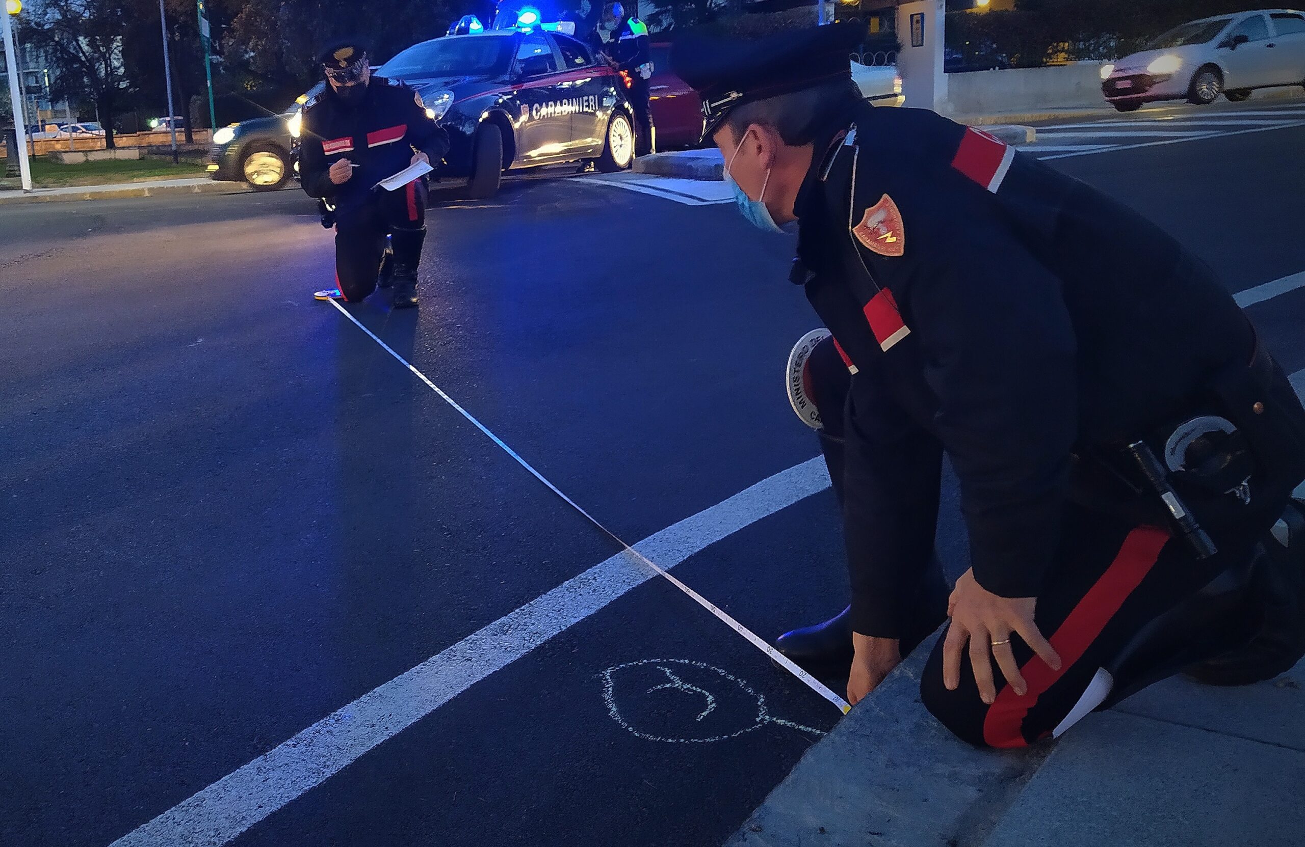 Alla guida senza patente esce di strada a Villacidro, 20enne denunciato