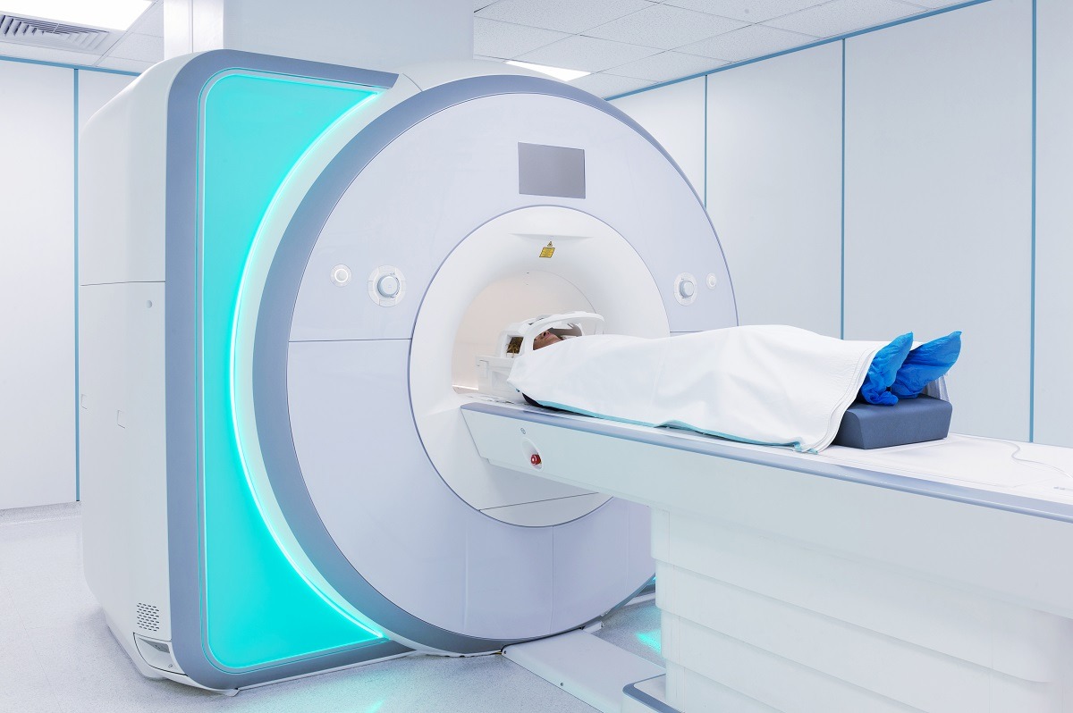 La rabbia dei pazienti sardi per le visite lumaca e le cure a pagamento: “450 euro per una risonanza magnetica”