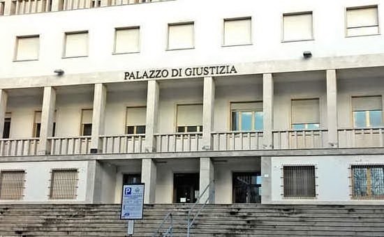 Neonata trovata morta a Burgos: indagati la mamma, i nonni e la zia