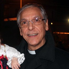 Furtei, selfie senza vestiti spedito in chat: sacerdote via dalla parrocchia