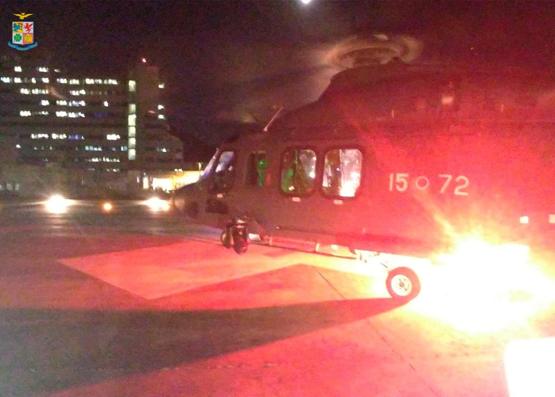 Malore a bordo di una crociera al largo di Cagliari, anziano salvato grazie a un elicottero militare