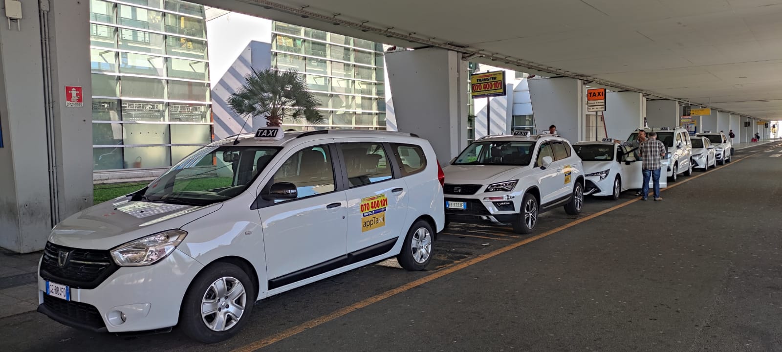 I tassisti di Cagliari si fermano, protesta all’aeroporto: “No a Uber e alle liberalizzazioni selvagge”