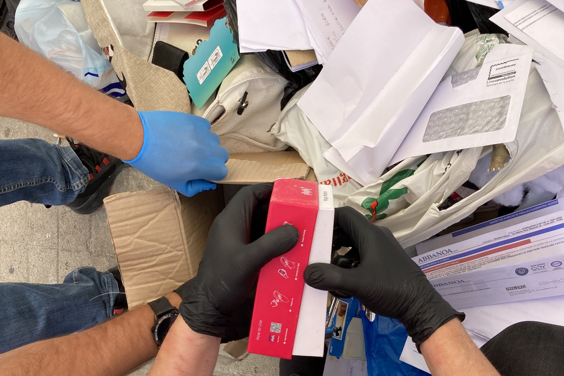 Rifiuti selvaggi a Pirri, due residenti individuati dalla polizia