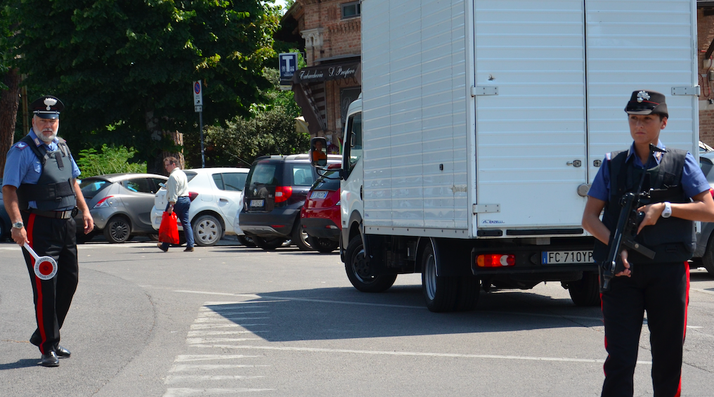 Al volante ubriaco, senza patente e senza revisione: 58enne denunciato a Costa Rei