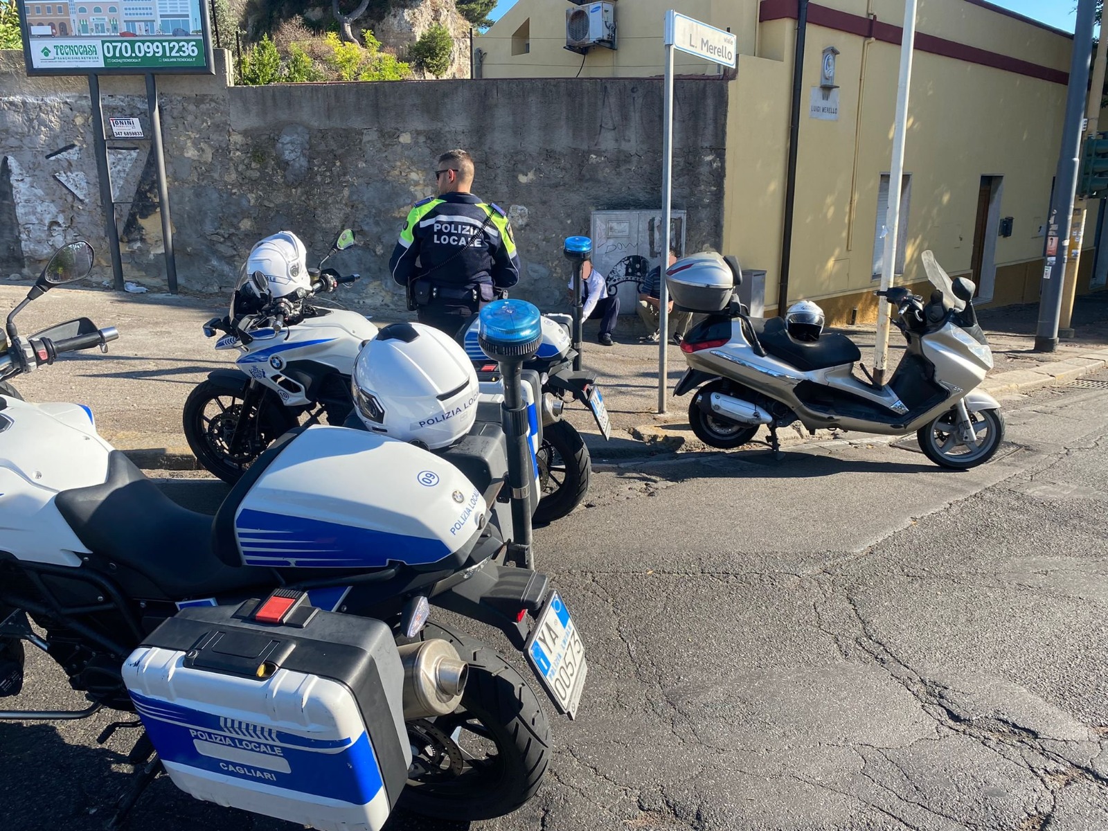 Cagliari, ignora l’alt della municipale e fugge in scooter: durante l’inseguimento cade e resta ferito