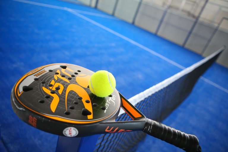 La moda del padel conquista Cagliari, in città 60 nuovi campi in pochi anni: archiviato il calcetto