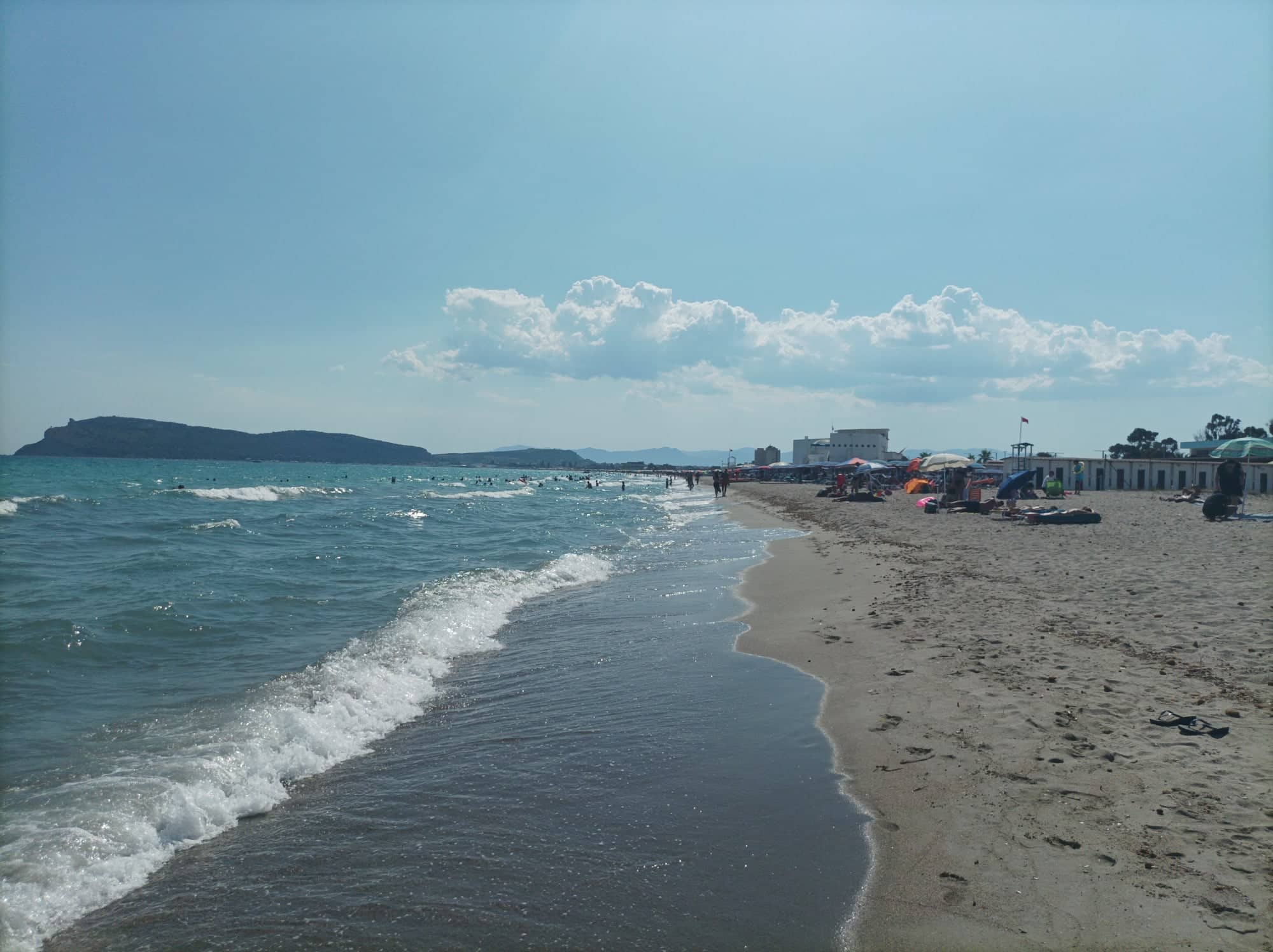A Quartu lotta ai cafoni dei rifiuti al Poetto: “Arriva l’isola ecologica ecobeach”