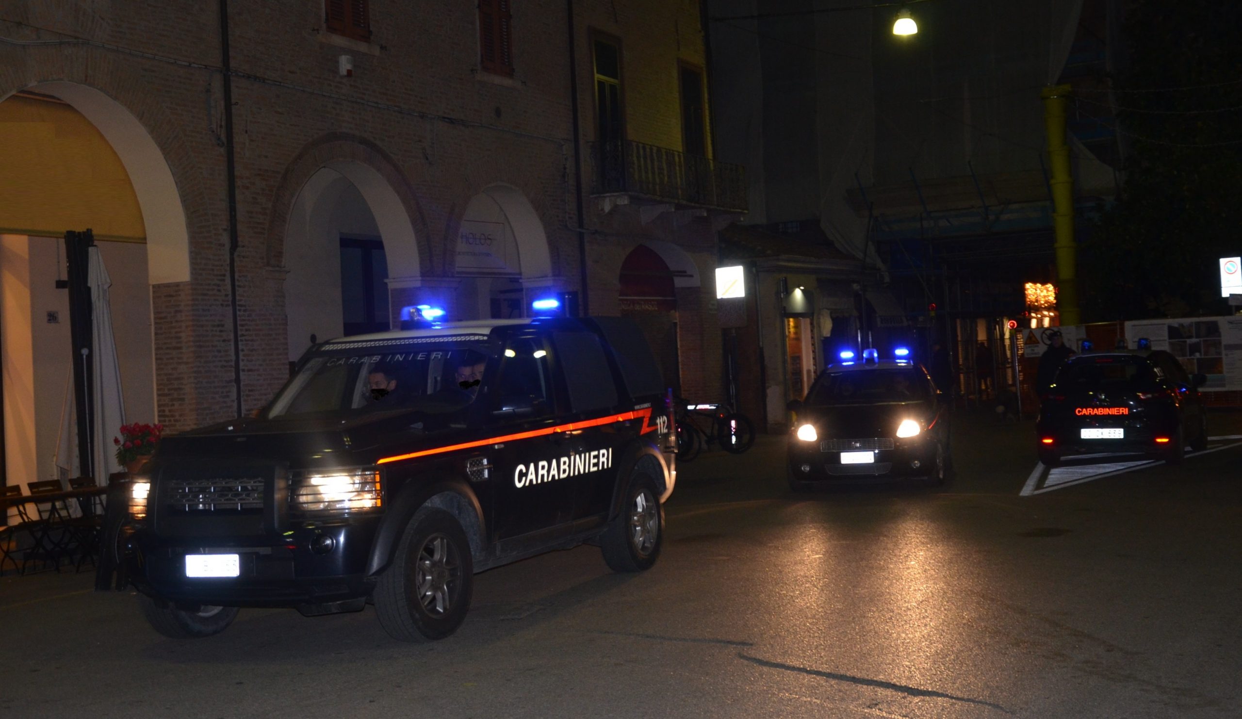 Evade dai domiciliari, litiga e si ferisce: gambiano 24enne arrestato a Cagliari