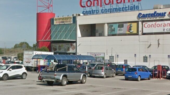 San Sperate, sorpresi mentre rubano generi alimentari da Carrefour: denunciati due algerini