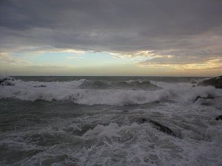 Cagliari, paura al Poetto: bagnante in difficoltà salvato da due militari