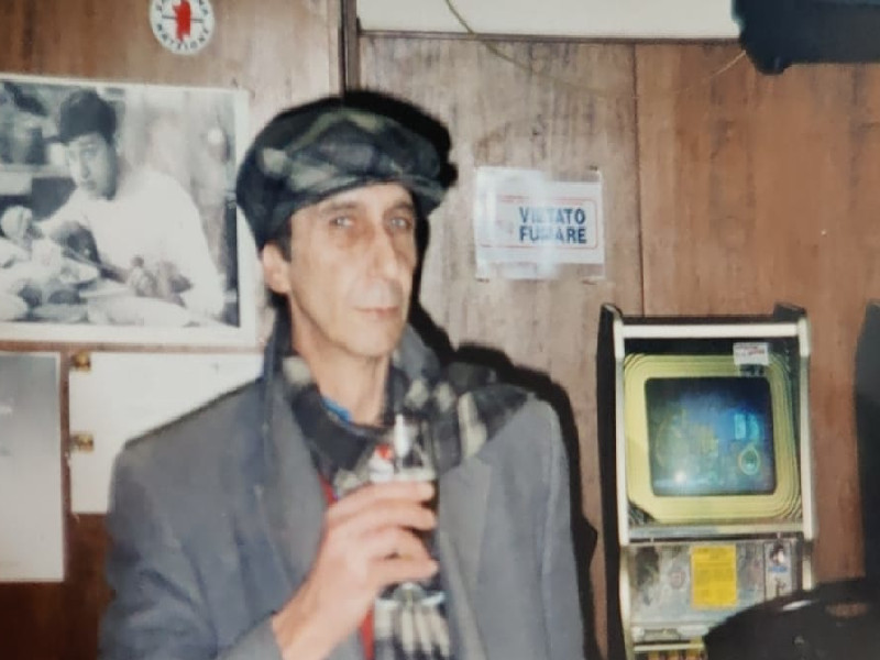 Addio a Emilio Bordini, muore a 73 anni uno dei simboli della cagliaritanità: “Ciao, conte”